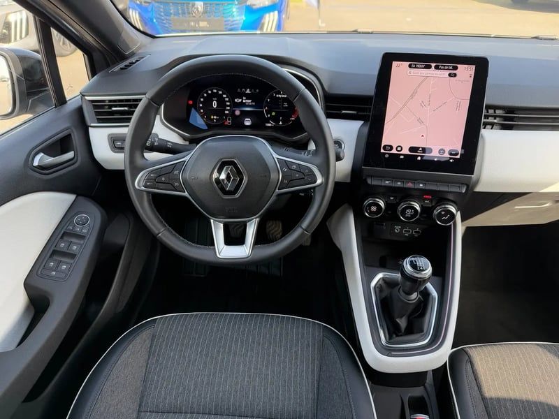 Photo de la voiture RENAULT CLIO V TCe 90 Techno