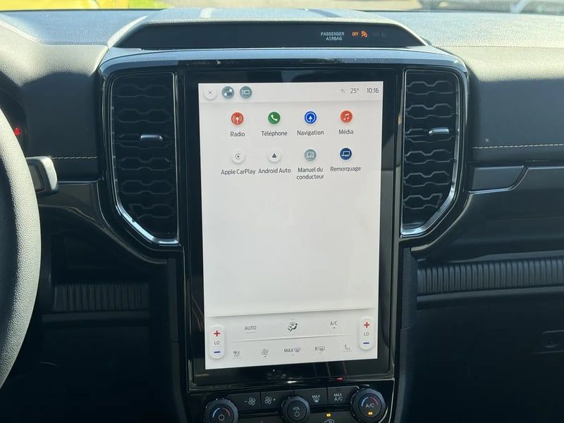 Photo de la voiture FORD RANGER DOUBLE CABINE 3.0 ECOBLUE V6 240 CH BVA10 e-4WD WILDTRAK