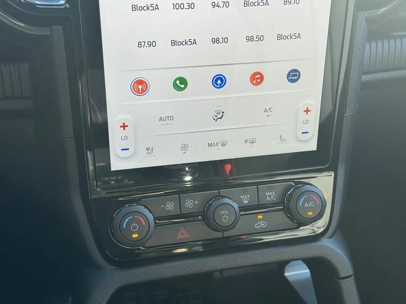 Photo de la voiture FORD RANGER DOUBLE CABINE 3.0 ECOBLUE V6 240 CH BVA10 e-4WD WILDTRAK