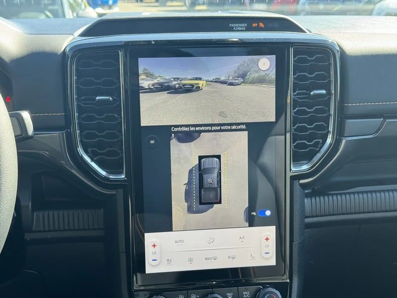 Photo de la voiture FORD RANGER DOUBLE CABINE 3.0 ECOBLUE V6 240 CH BVA10 e-4WD WILDTRAK