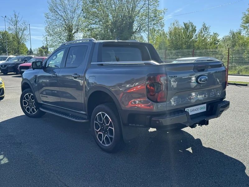 Photo de la voiture FORD RANGER DOUBLE CABINE 3.0 ECOBLUE V6 240 CH BVA10 e-4WD WILDTRAK