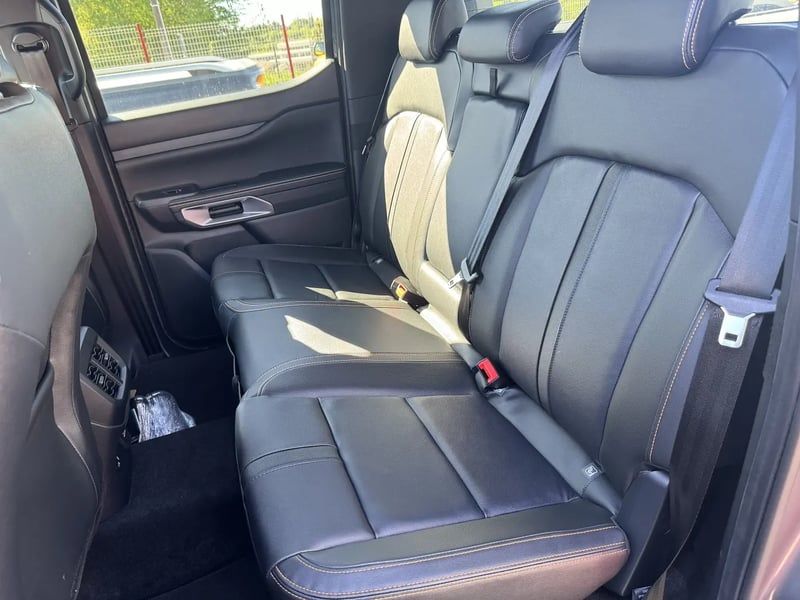 Photo de la voiture FORD RANGER DOUBLE CABINE 3.0 ECOBLUE V6 240 CH BVA10 e-4WD WILDTRAK