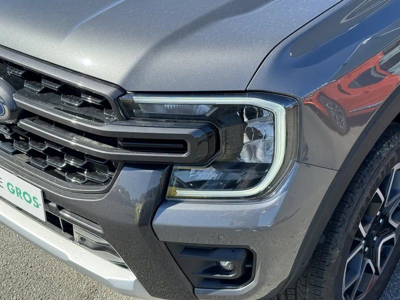 Photo de la voiture FORD RANGER DOUBLE CABINE 3.0 ECOBLUE V6 240 CH BVA10 e-4WD WILDTRAK