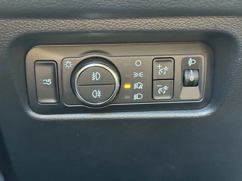 Photo de la voiture FORD RANGER DOUBLE CABINE 3.0 ECOBLUE V6 240 CH BVA10 e-4WD WILDTRAK