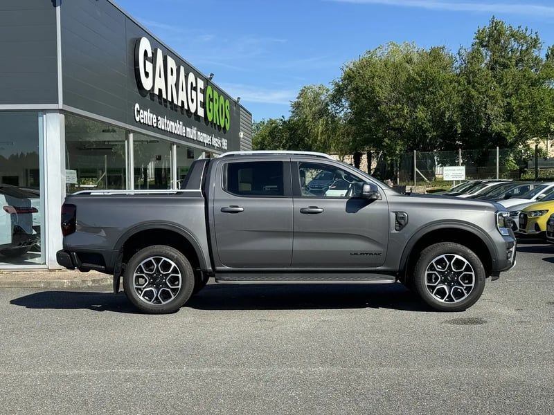 Photo de la voiture FORD RANGER DOUBLE CABINE 3.0 ECOBLUE V6 240 CH BVA10 e-4WD WILDTRAK