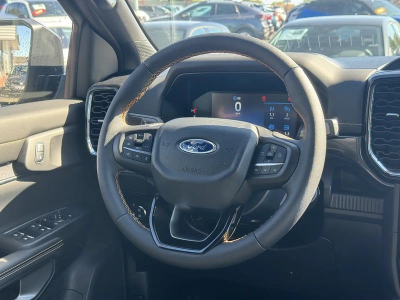 Photo de la voiture FORD RANGER DOUBLE CABINE 3.0 ECOBLUE V6 240 CH BVA10 e-4WD WILDTRAK