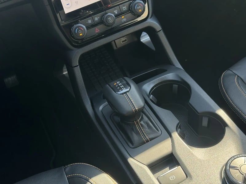 Photo de la voiture FORD RANGER DOUBLE CABINE 3.0 ECOBLUE V6 240 CH BVA10 e-4WD WILDTRAK