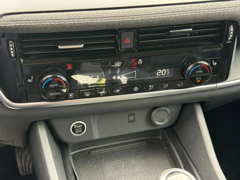 Photo de la voiture NISSAN QASHQAI Mild Hybrid 140 ch N-Connect