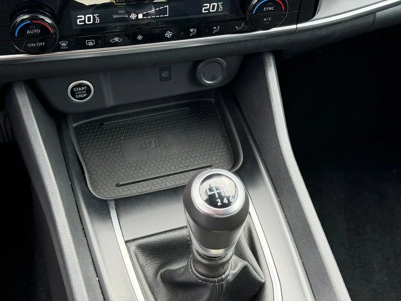 Photo de la voiture NISSAN QASHQAI Mild Hybrid 140 ch N-Connect