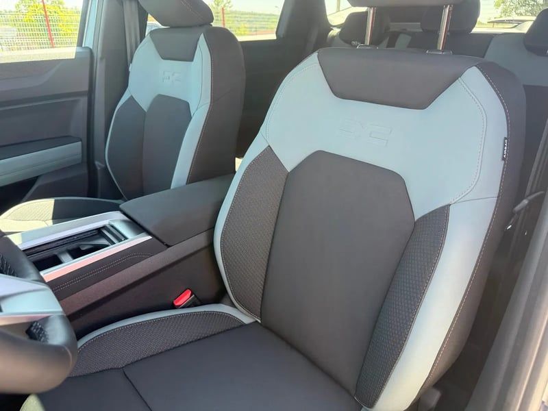 Photo de la voiture DACIA BIGSTER HYBRID 155 Extreme