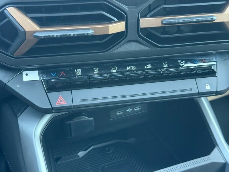 Photo de la voiture DACIA BIGSTER HYBRID 155 Extreme
