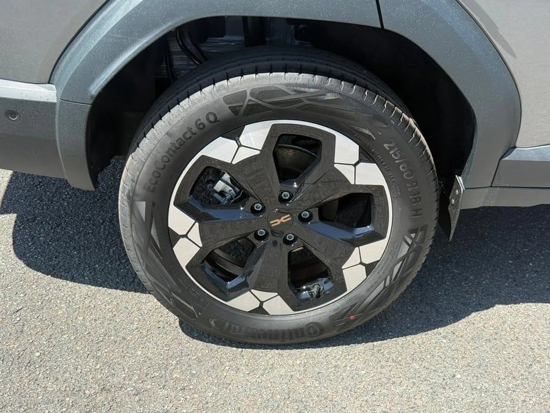 Photo de la voiture DACIA BIGSTER HYBRID 155 Extreme