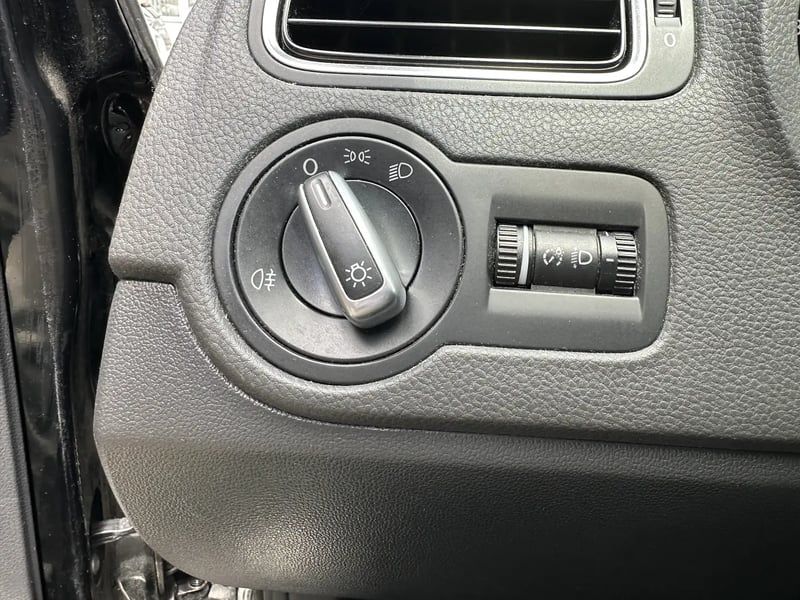 Photo de la voiture VOLKSWAGEN POLO 1.2 70 Life