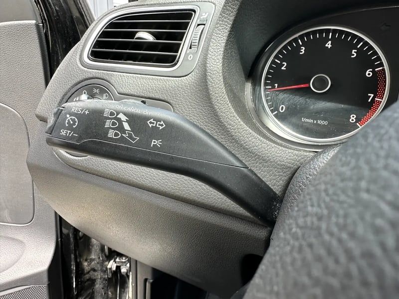 Photo de la voiture VOLKSWAGEN POLO 1.2 70 Life