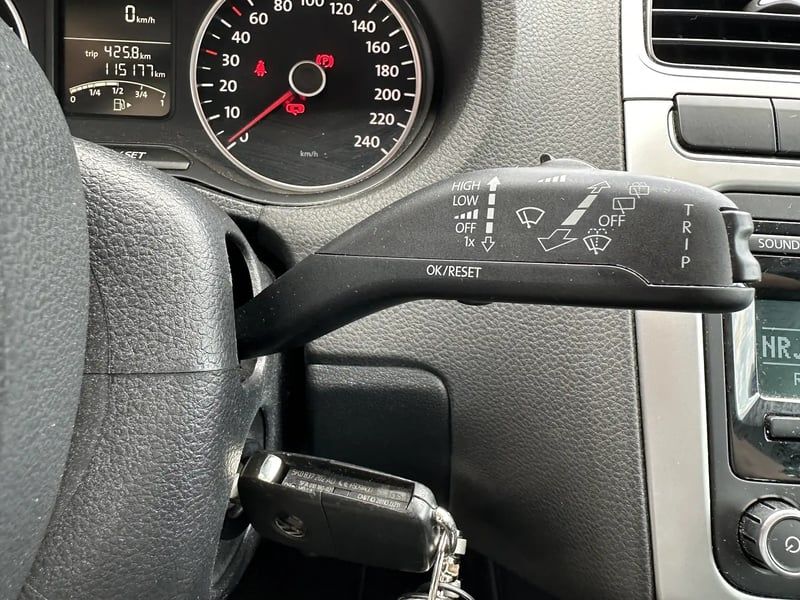 Photo de la voiture VOLKSWAGEN POLO 1.2 70 Life