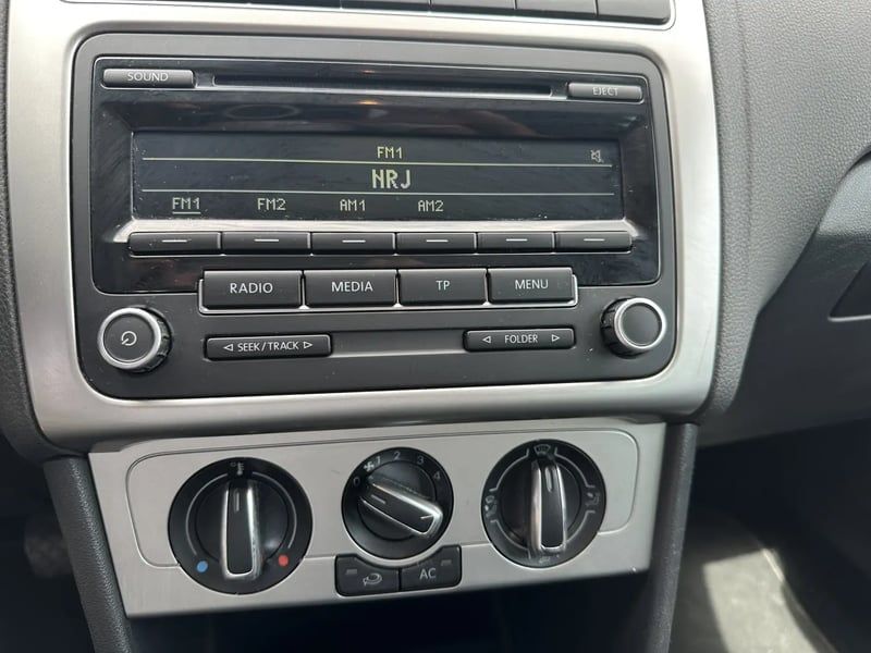 Photo de la voiture VOLKSWAGEN POLO 1.2 70 Life