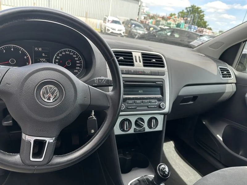 Photo de la voiture VOLKSWAGEN POLO 1.2 70 Life