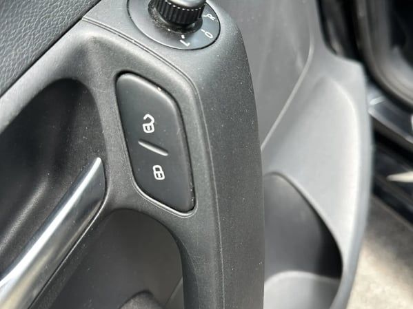 Photo de la voiture VOLKSWAGEN POLO 1.2 70 Life