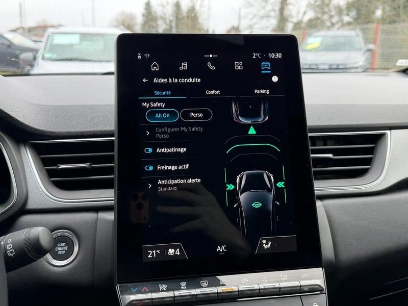 Photo de la voiture RENAULT CAPTUR E-Tech full hybrid 145 ch Techno