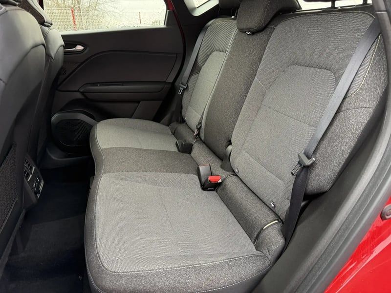 Photo de la voiture RENAULT CAPTUR E-Tech full hybrid 145 ch Techno