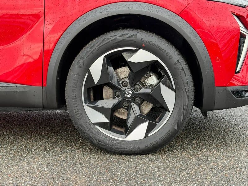 Photo de la voiture RENAULT CAPTUR E-Tech full hybrid 145 ch Techno