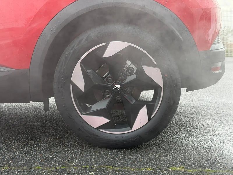 Photo de la voiture RENAULT CAPTUR E-Tech full hybrid 145 ch Techno