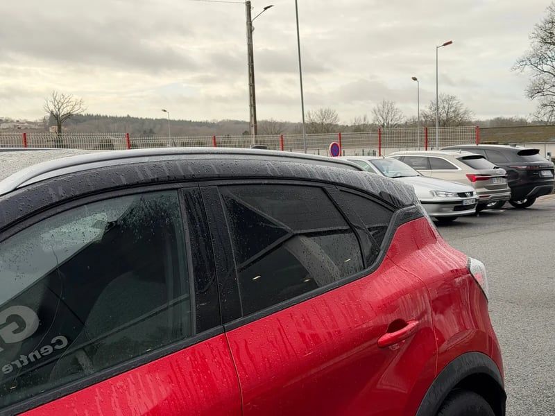 Photo de la voiture RENAULT CAPTUR E-Tech full hybrid 145 ch Techno
