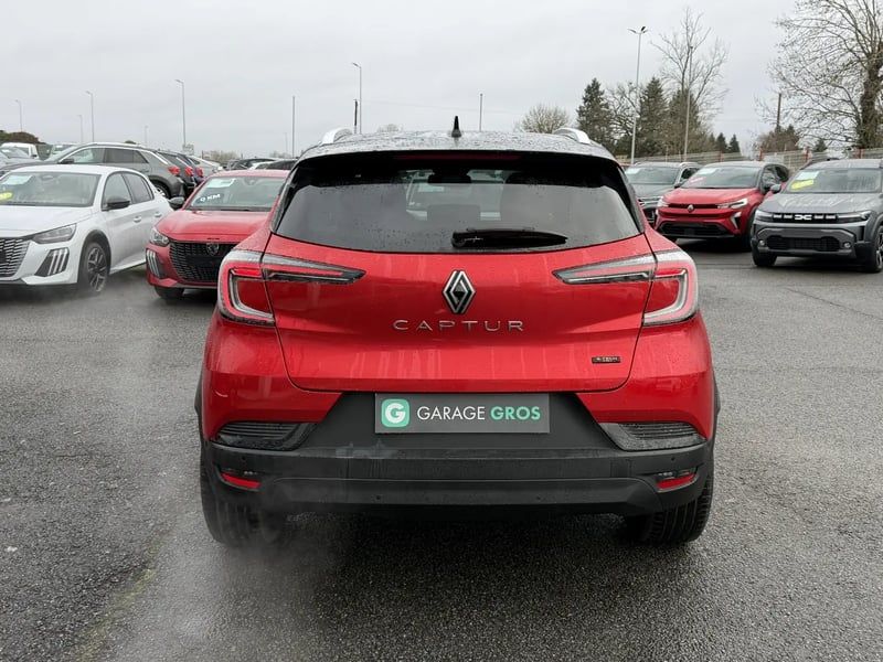 Photo de la voiture RENAULT CAPTUR E-Tech full hybrid 145 ch Techno