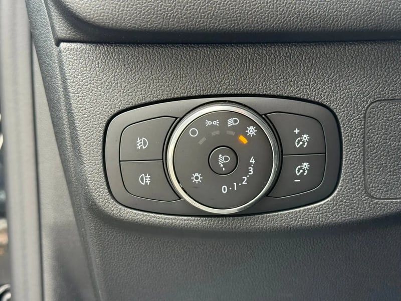 Photo de la voiture FORD FOCUS SW 1.0 EcoBoost 125 S&S mHEV Titanium X Business