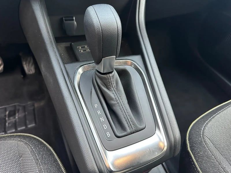 Photo de la voiture RENAULT CAPTUR E-Tech full hybrid 145 ch Techno