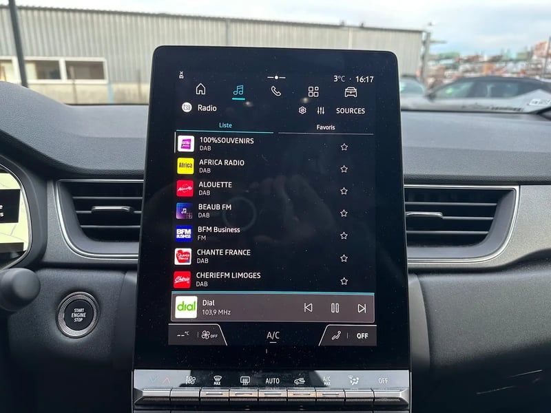 Photo de la voiture RENAULT CAPTUR E-Tech full hybrid 145 ch Techno
