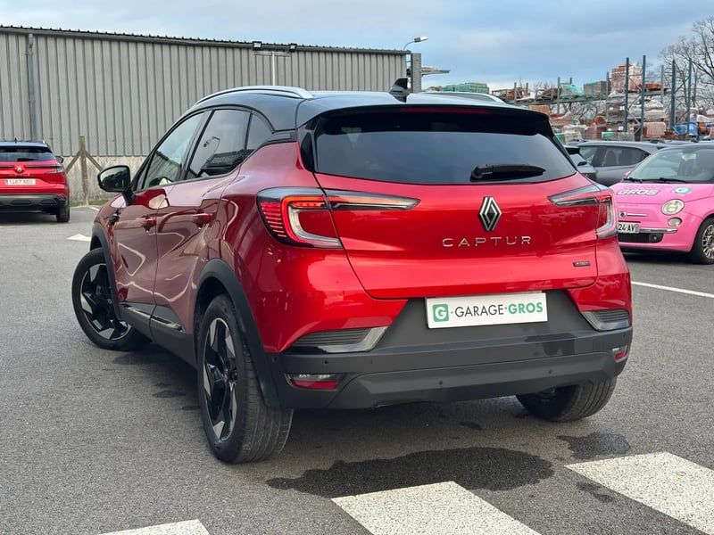 Photo de la voiture RENAULT CAPTUR E-Tech full hybrid 145 ch Techno