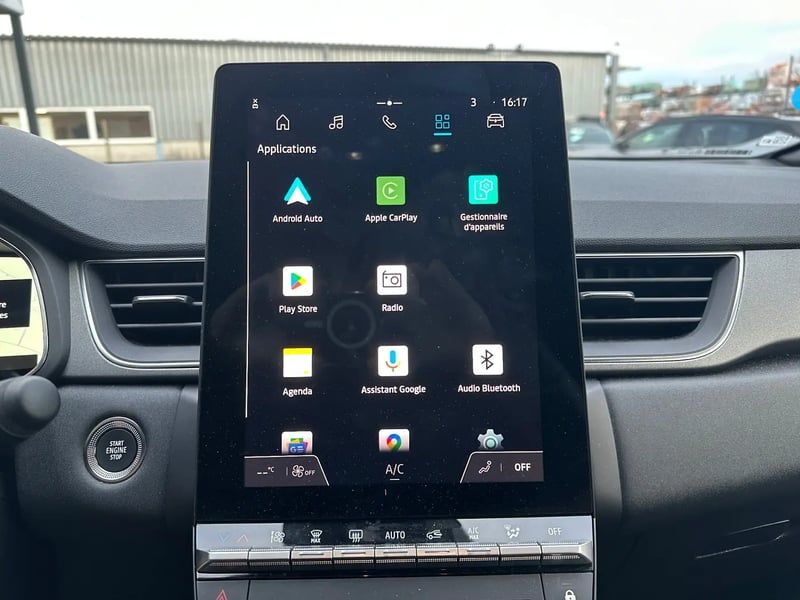 Photo de la voiture RENAULT CAPTUR E-Tech full hybrid 145 ch Techno