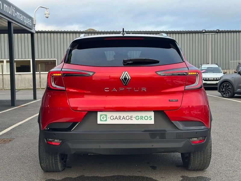 Photo de la voiture RENAULT CAPTUR E-Tech full hybrid 145 ch Techno