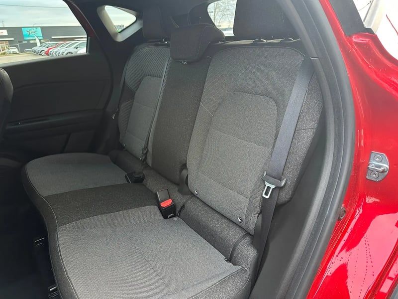 Photo de la voiture RENAULT CAPTUR E-Tech full hybrid 145 ch Techno