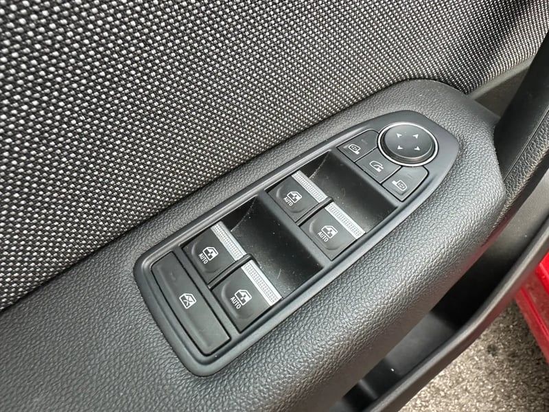 Photo de la voiture RENAULT CAPTUR E-Tech full hybrid 145 ch Techno