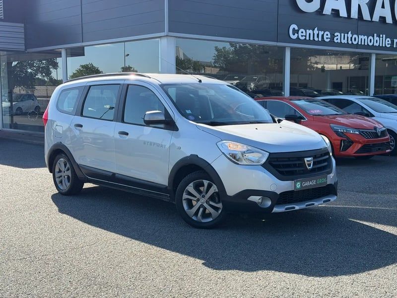 Photo de la voiture DACIA LODGY TCe 115 5 places Stepway
