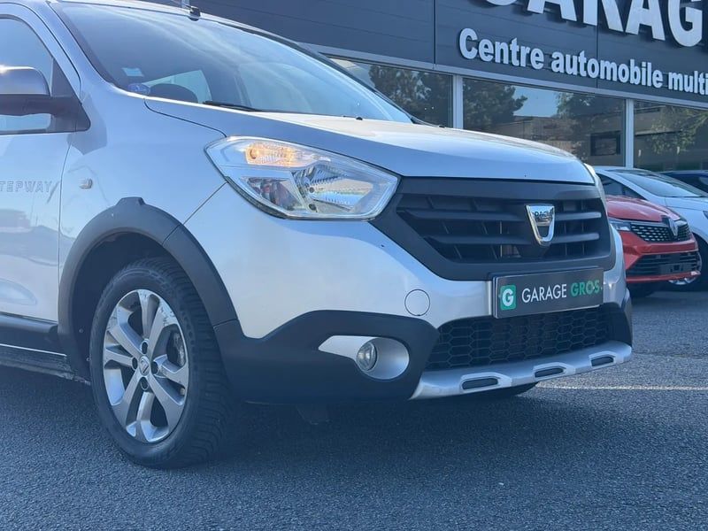 Photo de la voiture DACIA LODGY TCe 115 5 places Stepway