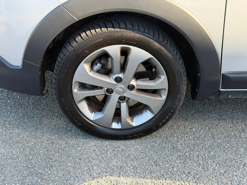 Photo de la voiture DACIA LODGY TCe 115 5 places Stepway
