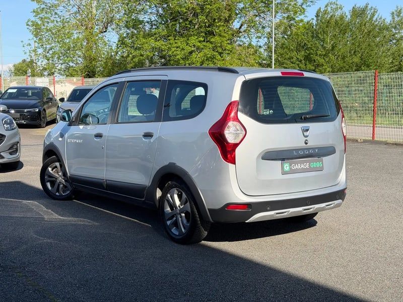 Photo de la voiture DACIA LODGY TCe 115 5 places Stepway