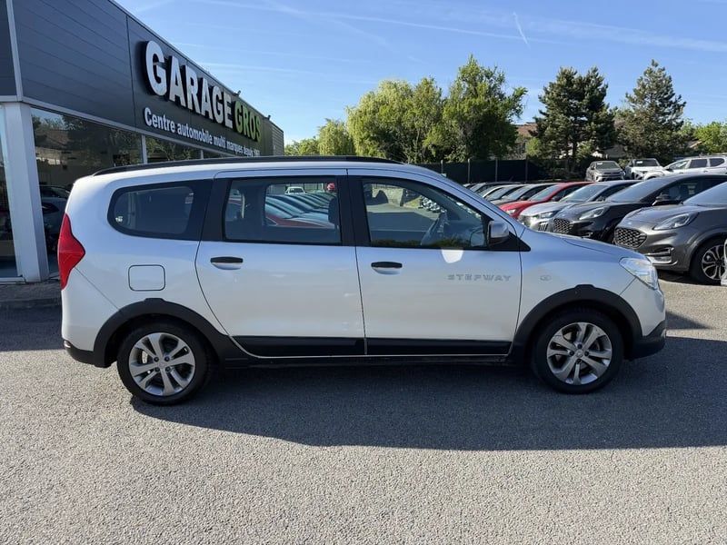 Photo de la voiture DACIA LODGY TCe 115 5 places Stepway