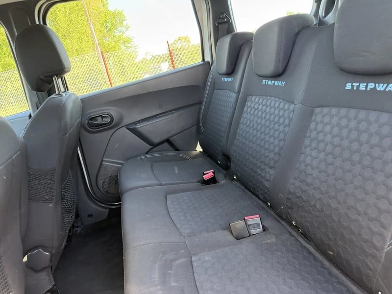 Photo de la voiture DACIA LODGY TCe 115 5 places Stepway