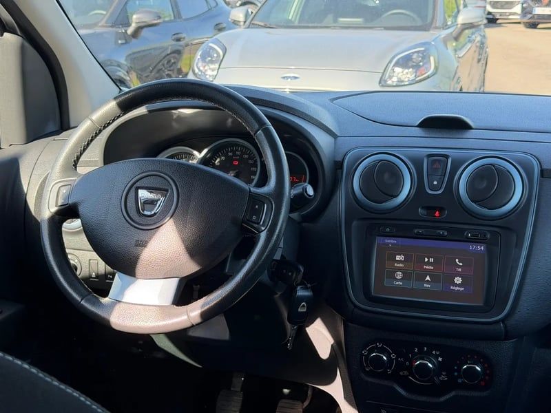 Photo de la voiture DACIA LODGY TCe 115 5 places Stepway
