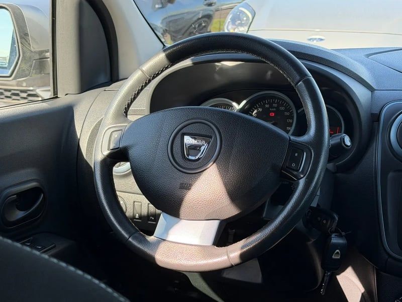 Photo de la voiture DACIA LODGY TCe 115 5 places Stepway