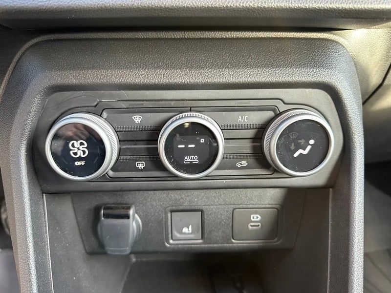 Photo de la voiture DACIA SANDERO ECO-G 100 GSR2 Stepway Extreme +