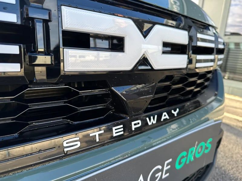 Photo de la voiture DACIA SANDERO ECO-G 100 GSR2 Stepway Extreme +