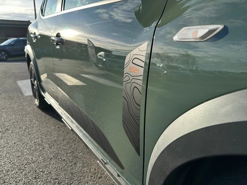 Photo de la voiture DACIA SANDERO ECO-G 100 GSR2 Stepway Extreme +