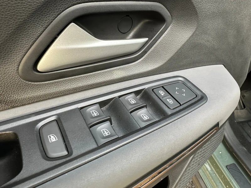 Photo de la voiture DACIA SANDERO ECO-G 100 GSR2 Stepway Extreme +