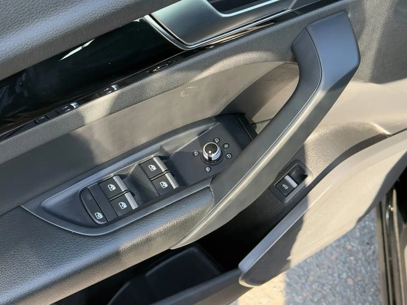 Photo de la voiture AUDI Q5 40 TDI 204 S tronic 7 Quattro S line