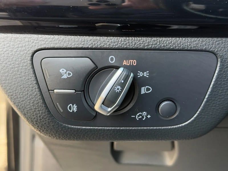 Photo de la voiture AUDI Q5 40 TDI 204 S tronic 7 Quattro S line